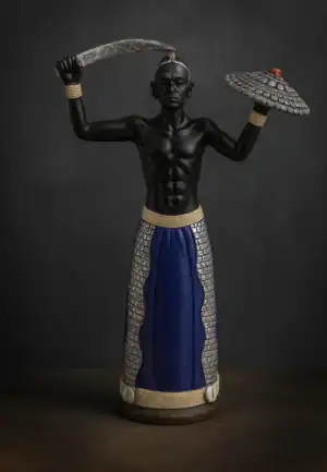 Scolpore africano oscuro, statuetta museale di arte tribale originale.